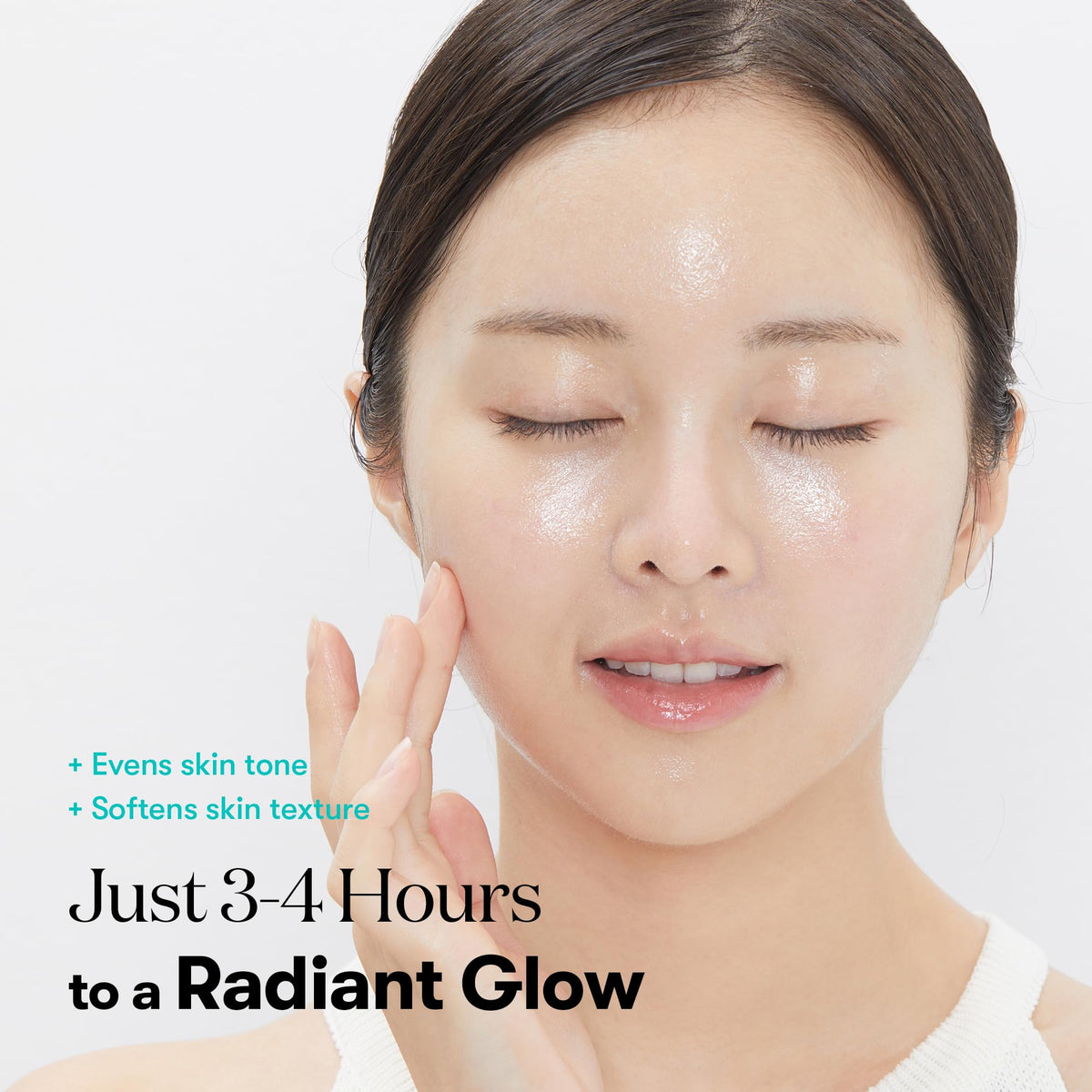 VT COSMETICS hydrogel sheet applied on face demonstrating snug fit