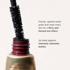 Wander Beauty brush texture detail demonstrating smooth, clump-free application