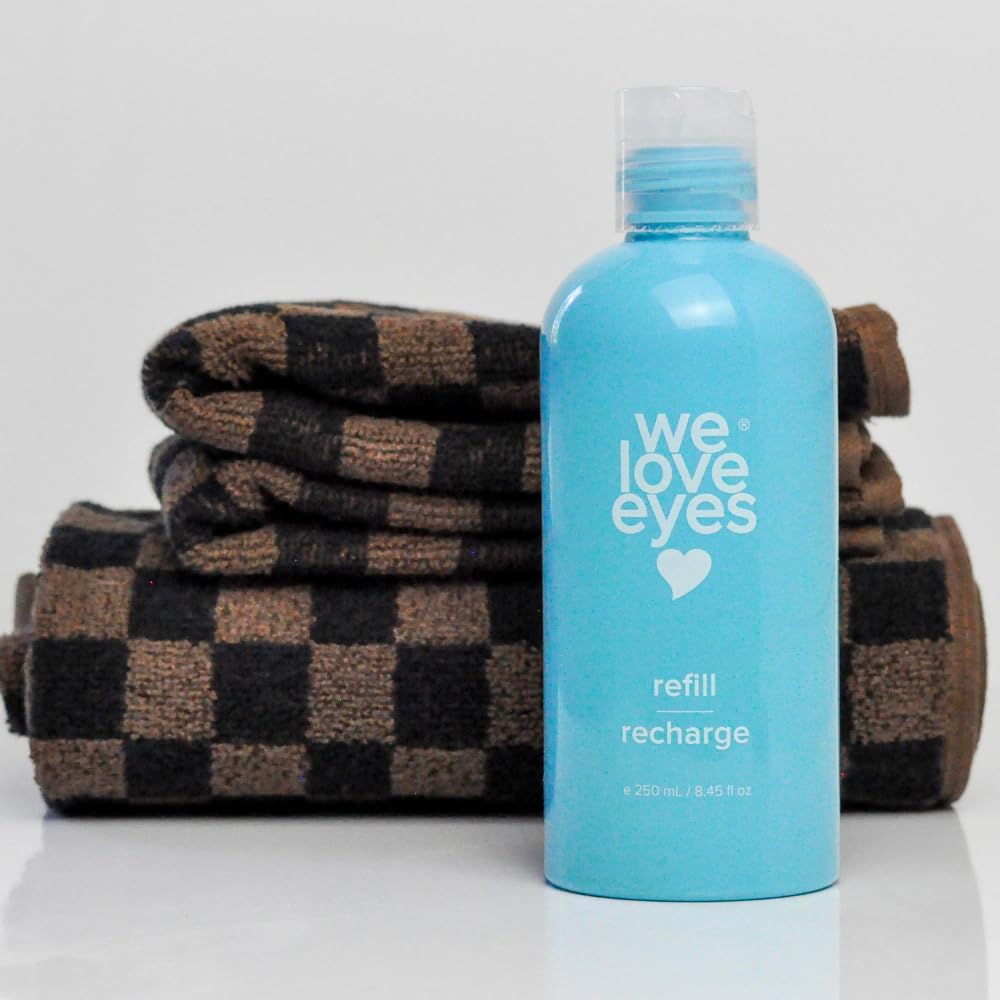 We Love Eyes foam texture close-up illustrating gentle cleansing action