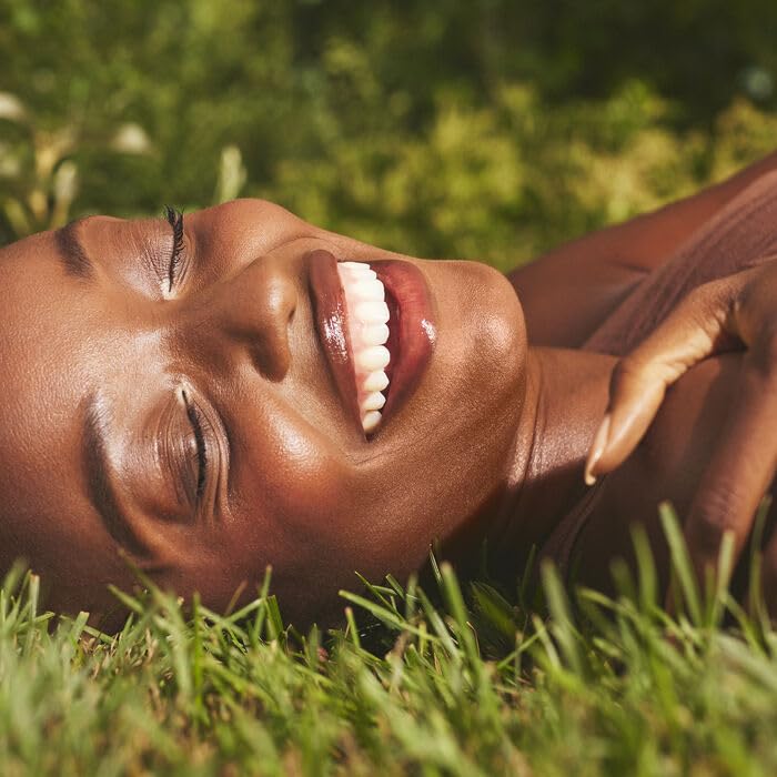 Well People shea butter and botanical oils visual highlighting nourishing conditioning benefits