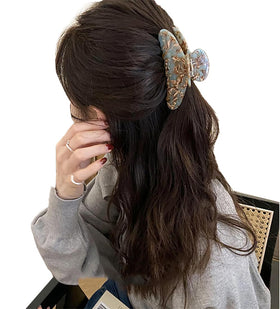 Wenlly side profile of clip highlighting curved design for comfortable wear