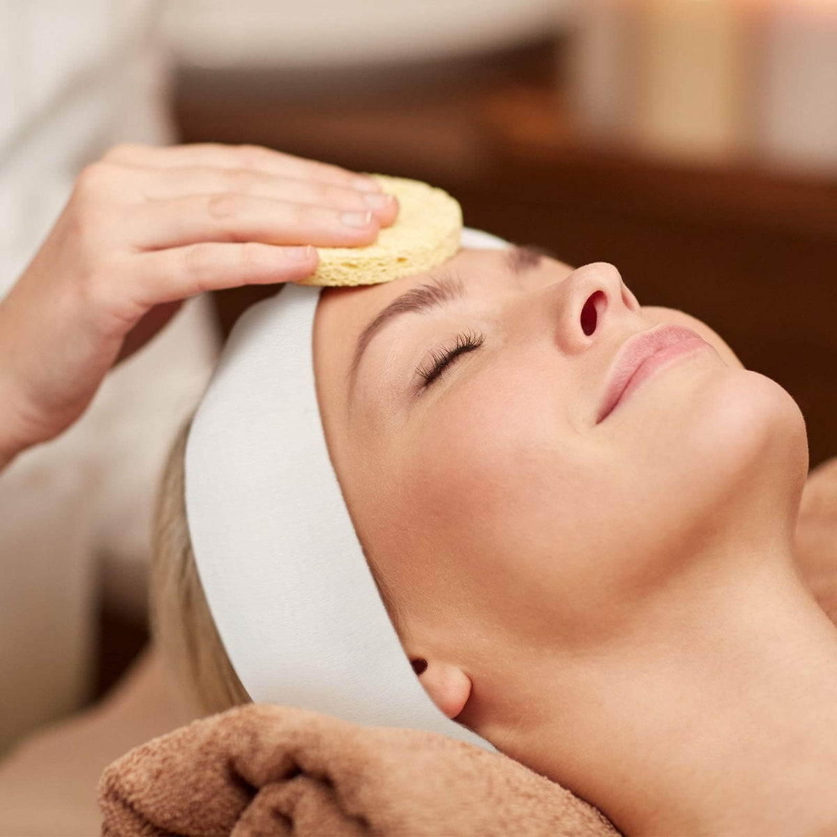 WILLBOND headband in use during facial demonstrating hair protection benefit