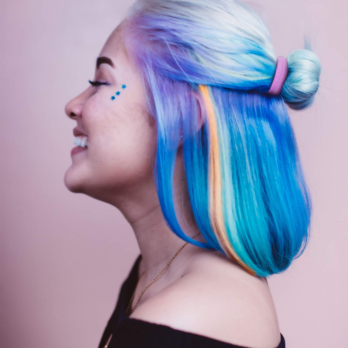WILLBOND band securing a ponytail showing strong, crease-free hold
