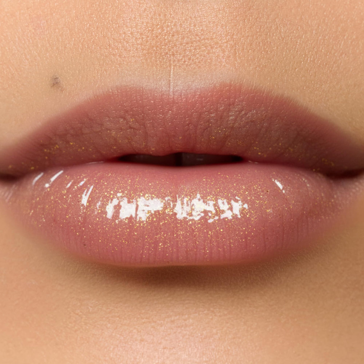 Winky Lux applicator and oil texture highlighting silky shine
