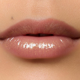 Winky Lux applicator and oil texture highlighting silky shine
