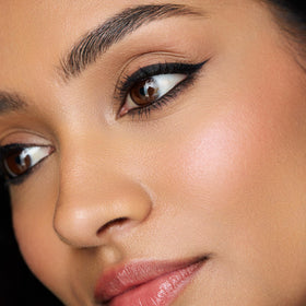 WUNDERBROW close-up of pencil tip highlighting smooth creamy application benefit