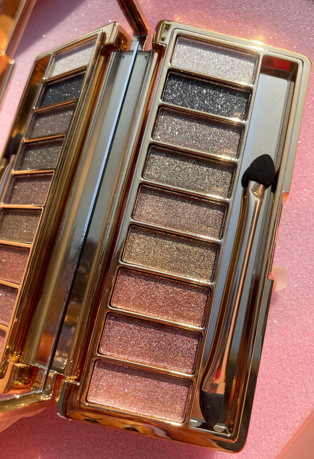 XFEXM shadow pans close-up highlighting pigmented matte and shimmer tones