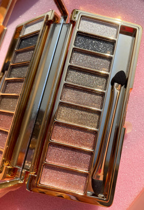 XFEXM shadow pans close-up highlighting pigmented matte and shimmer tones