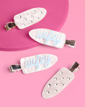 xo, Fetti metal clasp detail illustrating secure snap-and-hold function