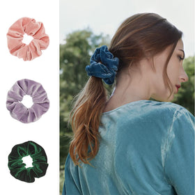 Yanwenx scrunchie in hand demonstrating stretch and size for scale