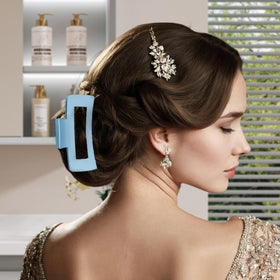 Yaqulen spa set in use during skincare routine keeping hair away from face