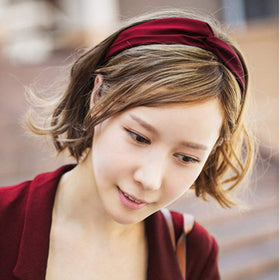 Yeshan knotted criss-cross detail emphasizing secure hold and stylish twist