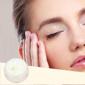 YGQQOY applied on cheekbone, demonstrates brand shimmer for highlight