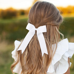 YHXX YLEN bow secured on ponytail demonstrating stable hold during movement