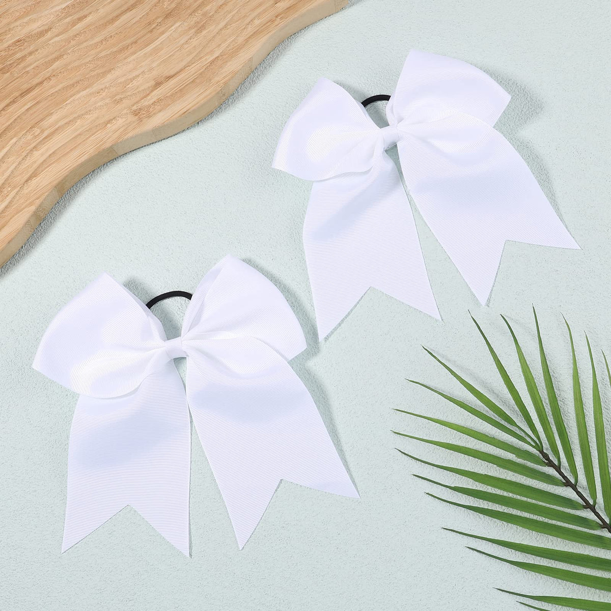 YHXX YLEN symmetric bow loops close up for polished appearance