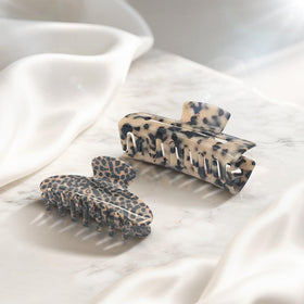 YIERSO pattern contrast black and brown displays versatile styling options
