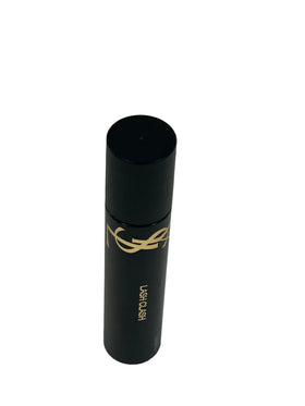 YSL Lash Clash applied on model lashes demonstrating lifted, fanned effect