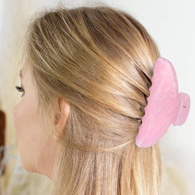Yuxung clip next to ruler showing 4.13 inch size for substantial hair