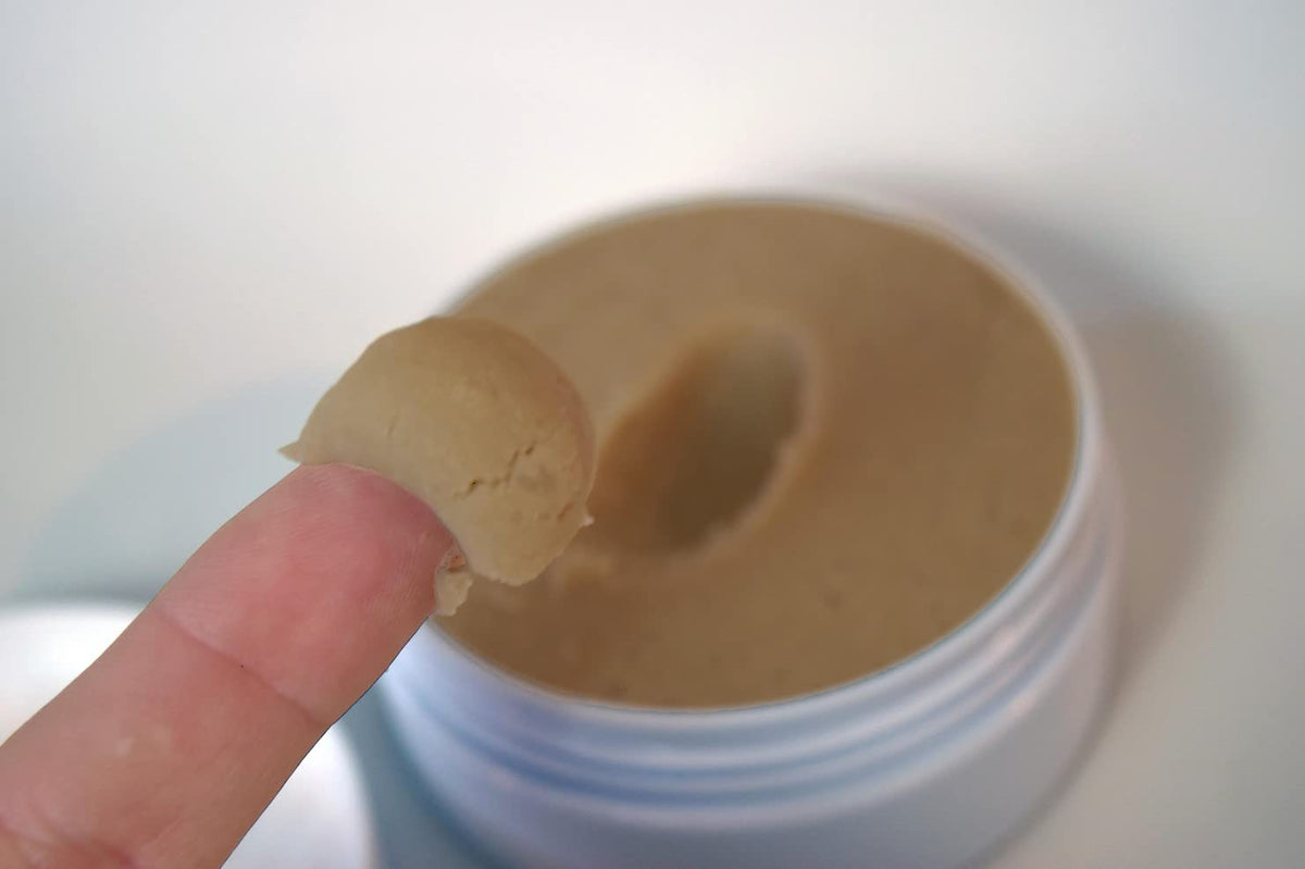 Applying Zero Shine to scalp to mattify and hydrate SMP-treated skin