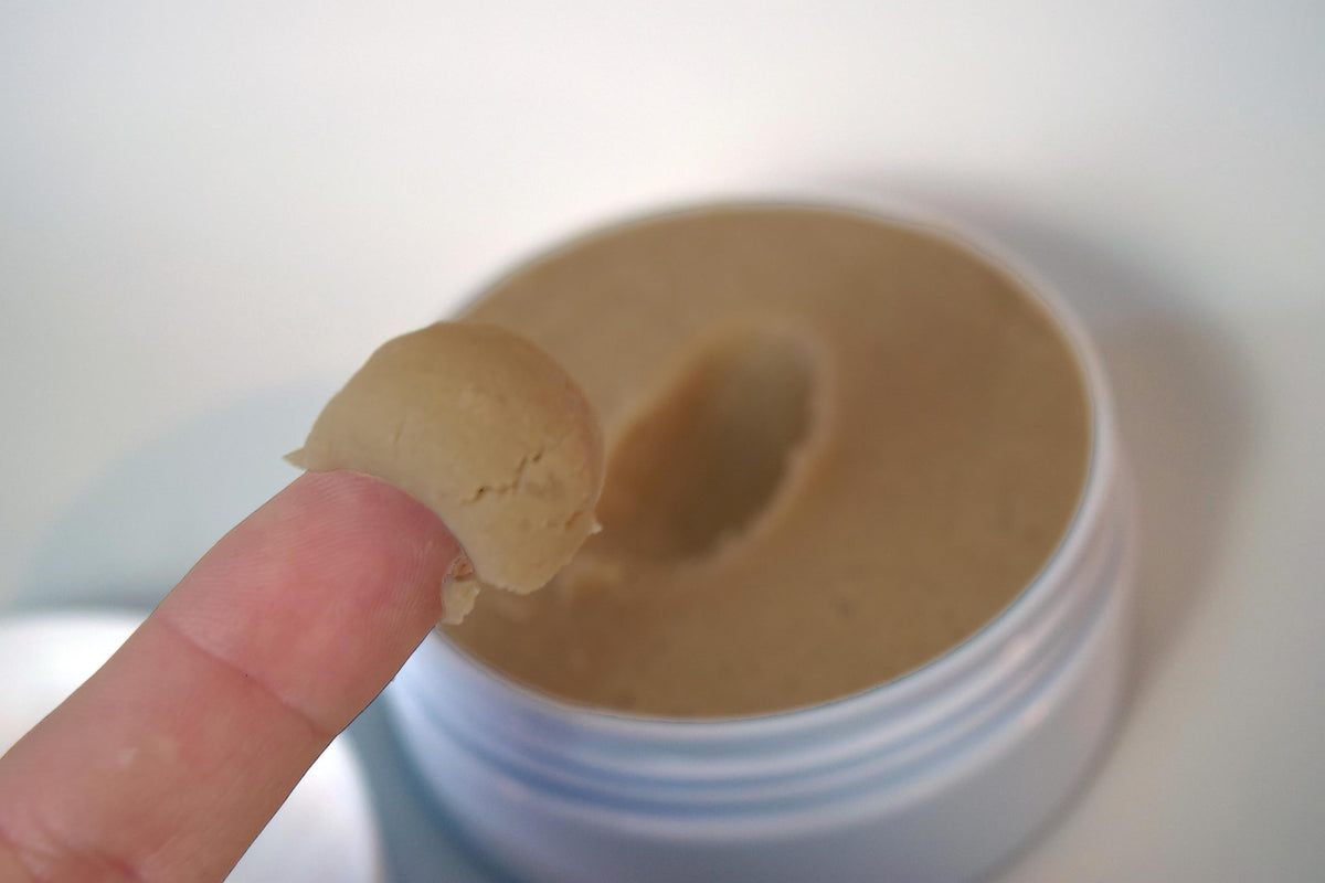 Zero Shine jar open texture close-up illustrating smooth mattifying powder