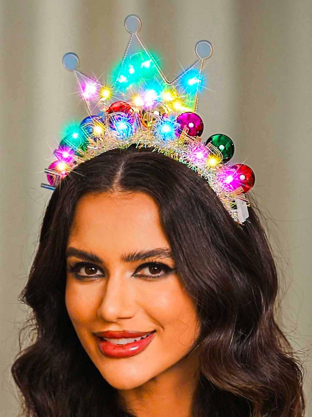 Zoestar scale on head comparison showing size fit benefit: compact crown suits many hairstyles