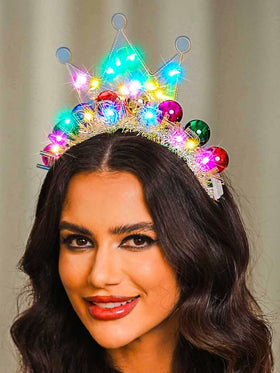 Zoestar scale on head comparison showing size fit benefit: compact crown suits many hairstyles