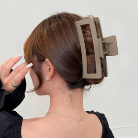 ZYTJ clip held in hand to show size and capacity for long hair